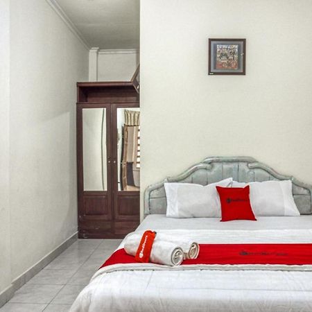 Готель Reddoorz Syariah @ Raya Tajem Maguwo Kalasan Екстер'єр фото